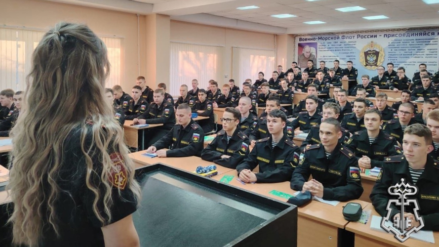 В Петропавловске-Камчатском росгвардейцы провели профориентационную встречу с курсантами