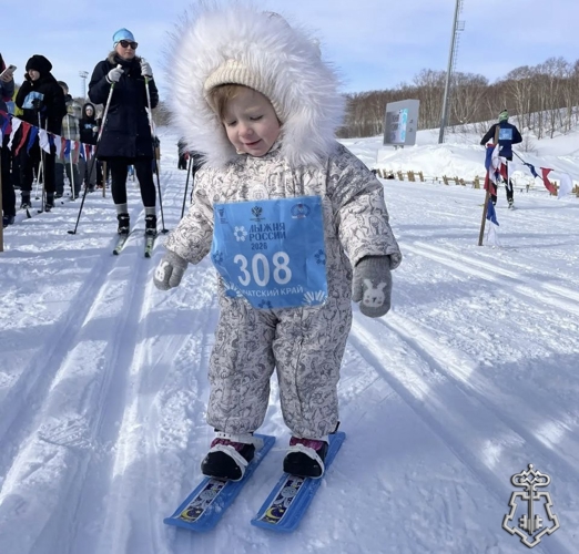 На Камчатке росгвардейцы приняли участие в «Лыжне России-2026»