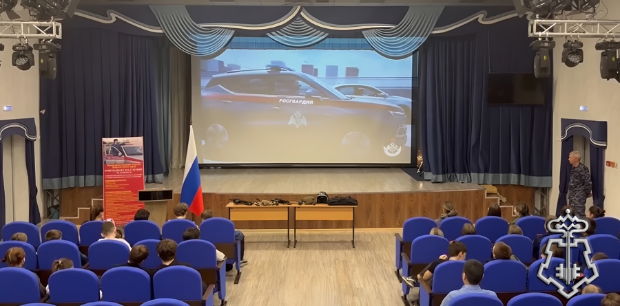 Росгвардейцы провели урок мужества для камчатских школьников