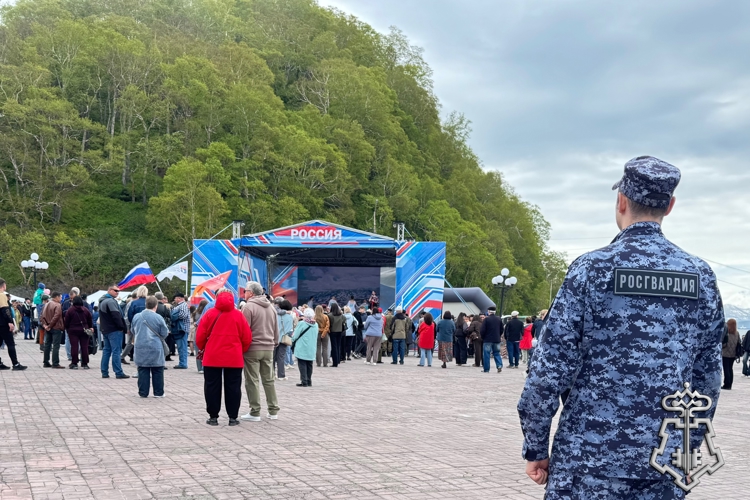Камчатские росгвардейцы в День России обеспечили безопасность праздничных мероприятий