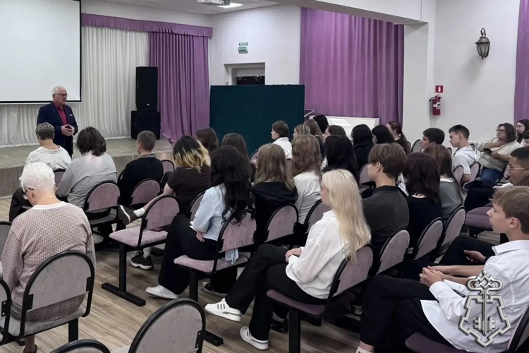 На Камчатке ветеран Росгвардии провел «Урок мужества» в честь окончания Второй мировой войны