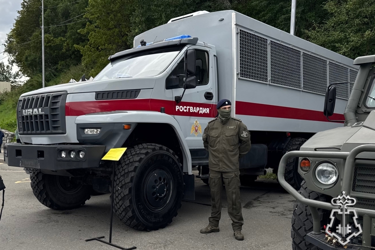 На Камчатке Росгвардия представила выставку вооружения и спецтехники (ВИДЕО)
