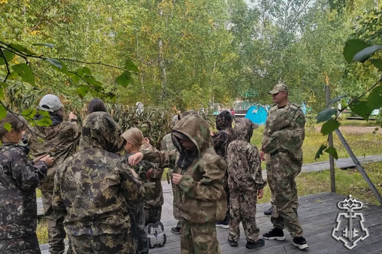 На Камчатке росгвардейцы провели полевые сборы для кадетов